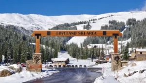 LovelandSkiAreaFrontSign-768x438